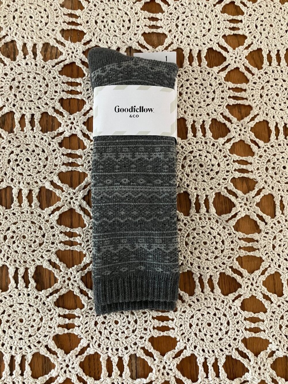 New Adult Shoe Sz: 6 - 12 1 Pair Goodfellow & Co. Crew Socks Grey Wintery Print